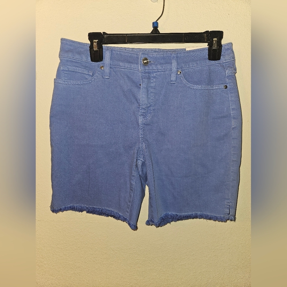 Chico's Womans So Slimming Girlfriend 7 " Short Size 4